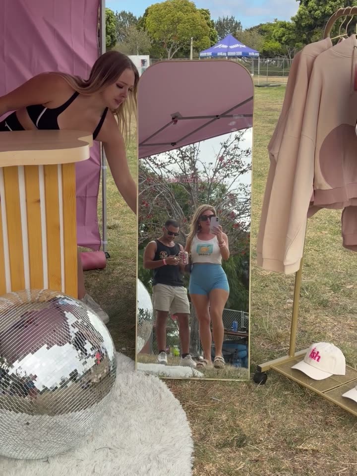 Mirror selfie at the ish booth — "DAMN, YOU LOOK GOOD"